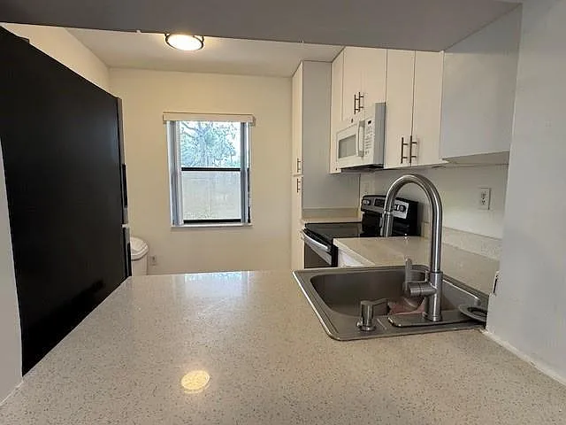 2900 NW 42nd Ave #A104 — Photo 6