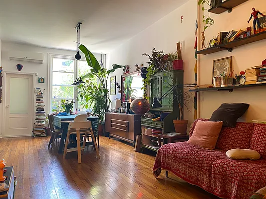 Rented by Sidewalk Realty LLC | media 30