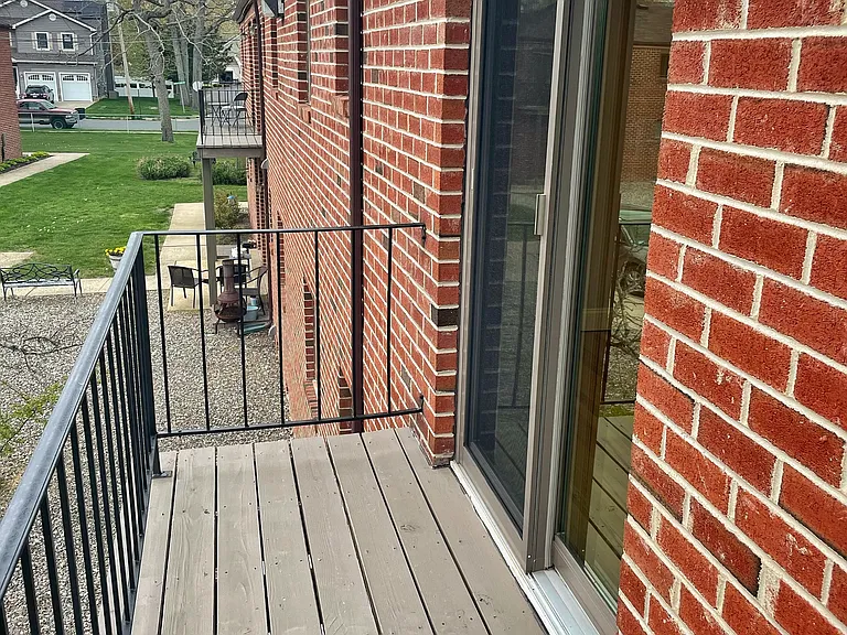 Balcony [Actual unit may vary]