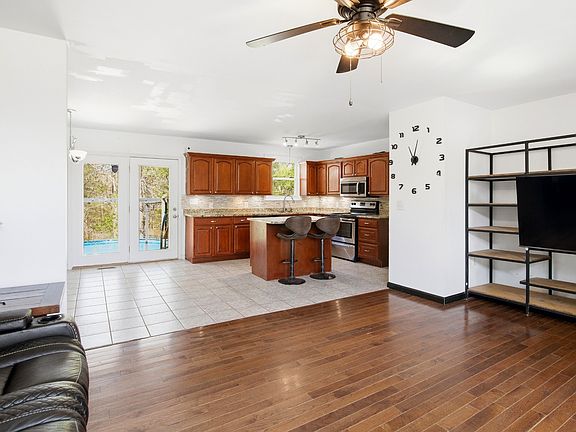 5th image of 1007 Pinewood Ct