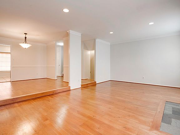 3rd image of 7 Grace Church Ct
