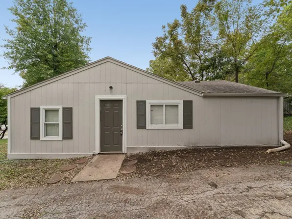 8345 Ottawa St, De Soto, KS 66018