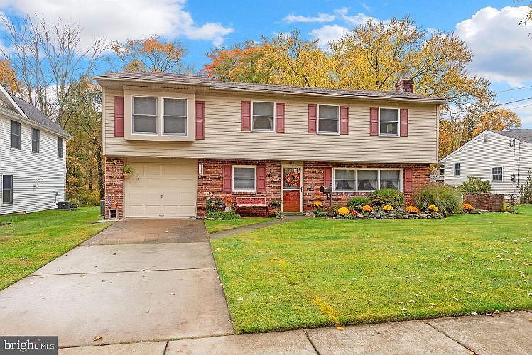 1st image of 316 Brookmead Dr