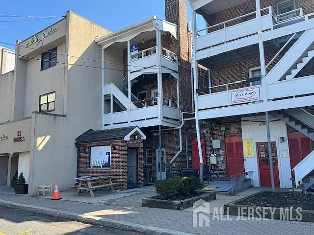 Building Photo - 16 North Ave W