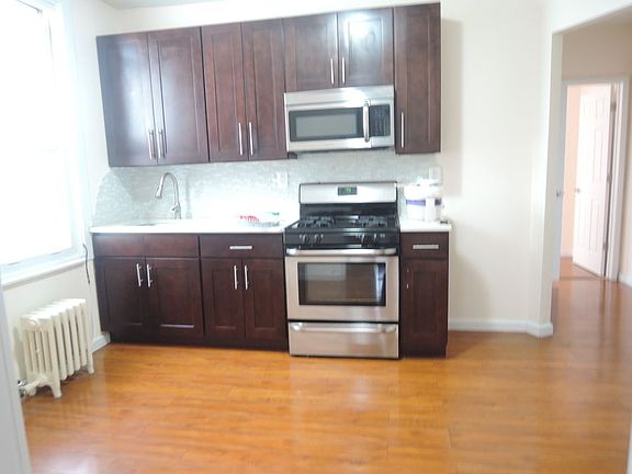 4th image of 24-16 42nd St #F2