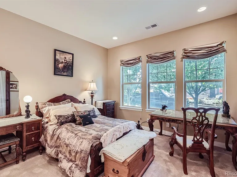 10104 Inverness Main St — Photo 4