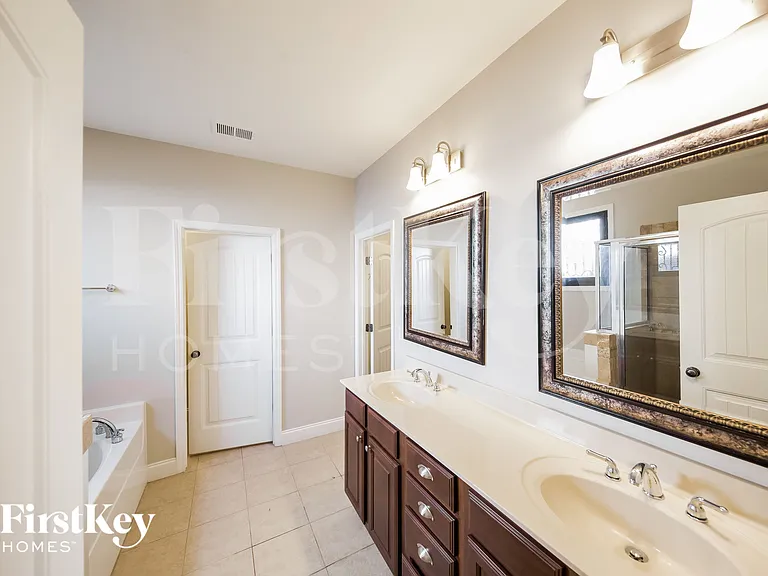 5537 Park Side Cir — Photo 10