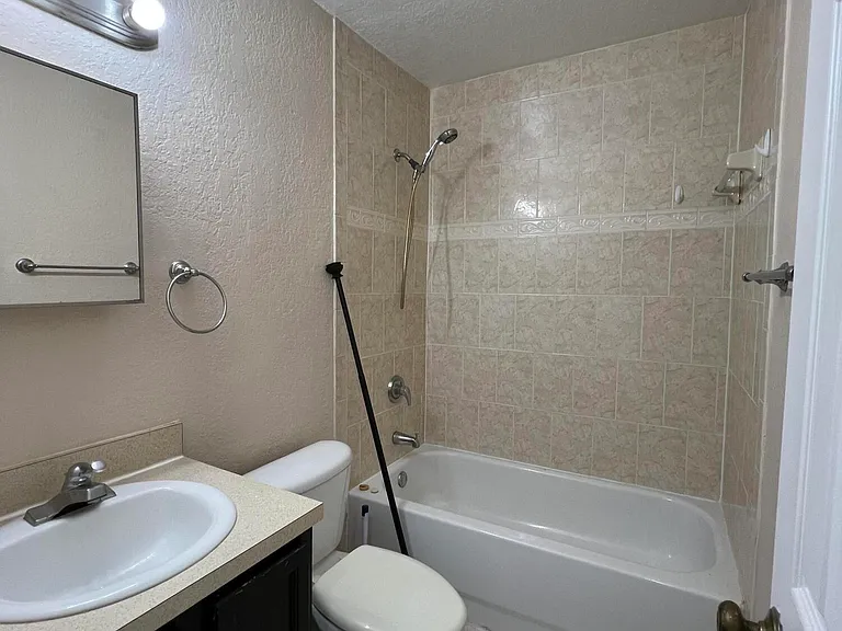 220 Columbia Dr #16 — Photo 9