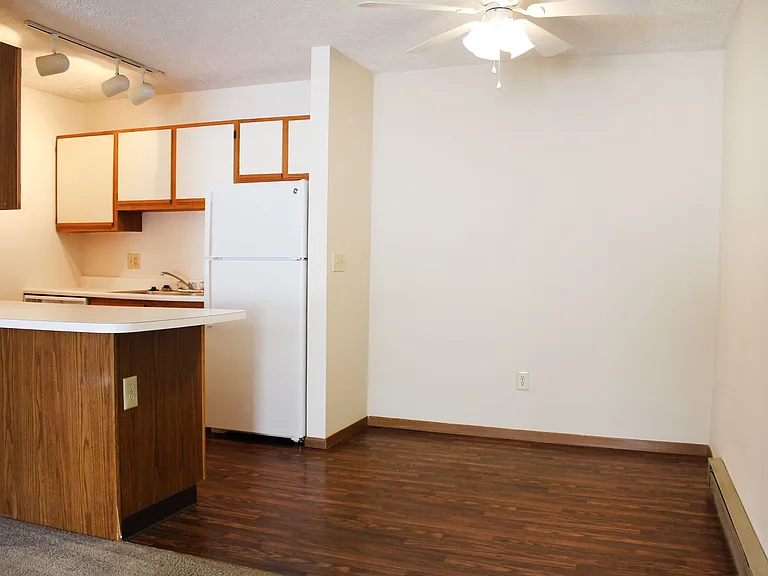 Wyndemere Apartments — Photo 33