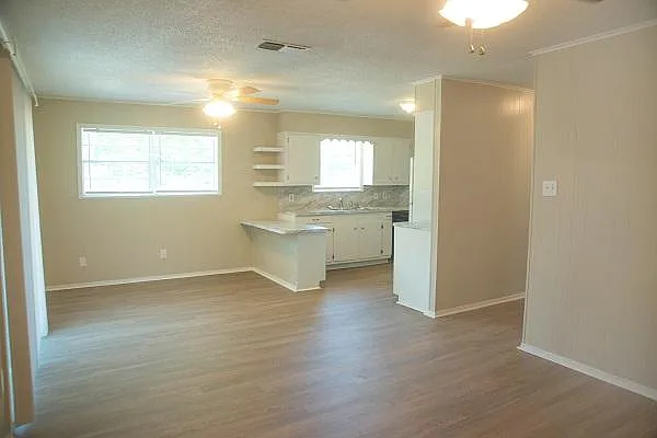 4 bed, 1.5 bath, 1263 sqft, $1,425 — Photo 4
