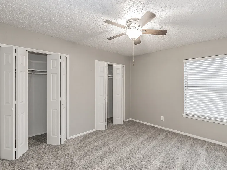 Verano Oaks Apartments — Photo 39
