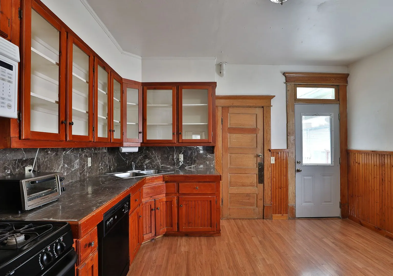 Large 4 Bedroom North Campus Townhouse - 1st house from High Street — Photo 2