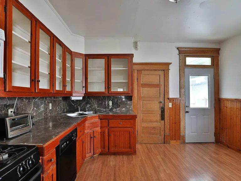 21 E Blake Ave — Photo 2