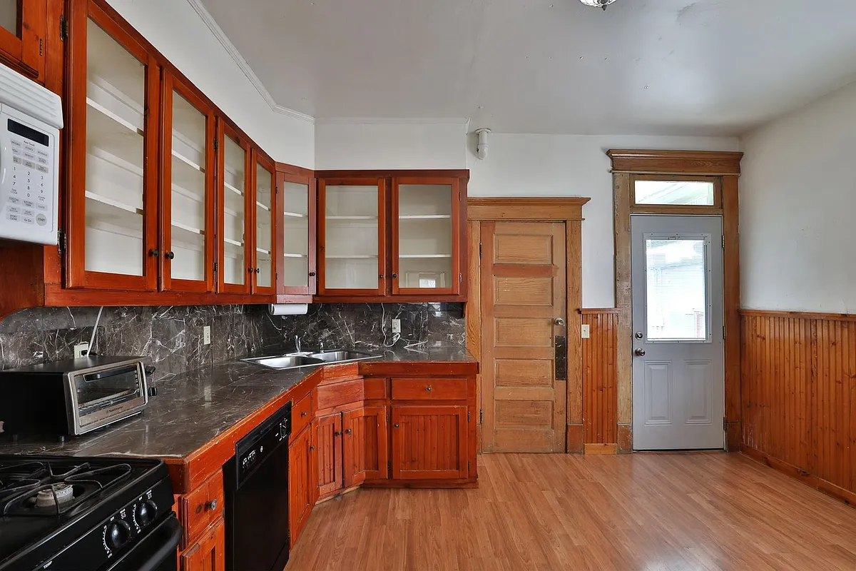 Building Photo - 21 E Blake Ave
