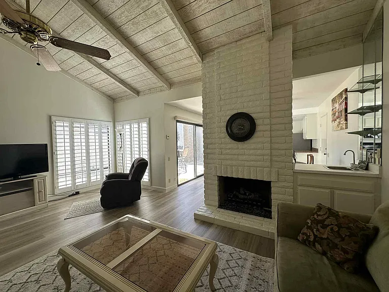 2350 E Miramonte Cir #E — Photo 15