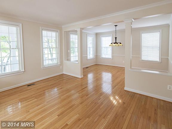 4th image of 405 Deer Meadow Ln