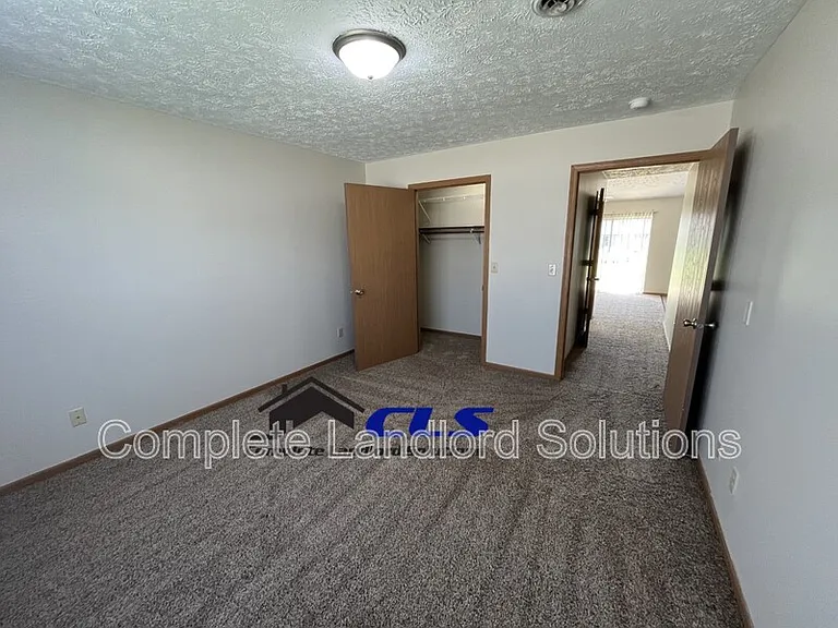563 Farrington St — Photo 8