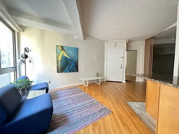 12 Stoneholm St APT 319, Boston, MA 02115