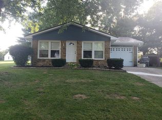 8832 N Shawnee Dr, Columbus, IN 47201