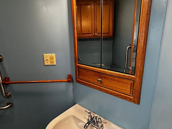 2nd image of 915 Evans St