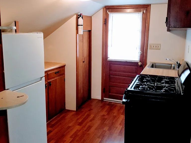 625 High St #B — Photo 1