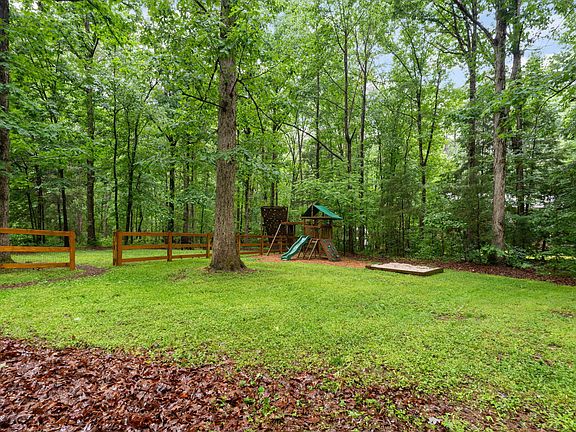 5th image of 203 Mel Oaks Dr