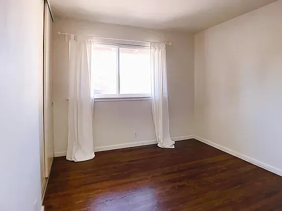 4 bed, 2068 sqft, $5,700 — Photo 2
