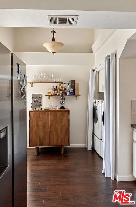 2 bed, 2.0 bath, 1558 sqft, $5,900 — Photo 4