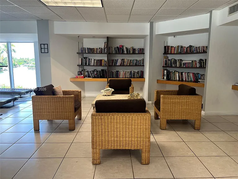 2401 Collins Ave #803 — Photo 32
