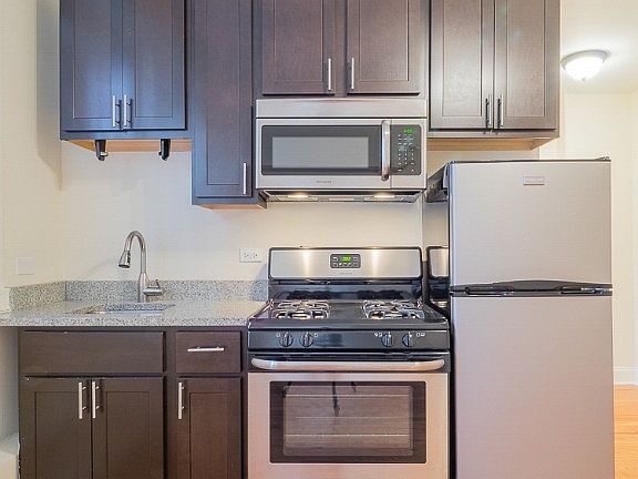 3rd image of 4737 N Hermitage Ave APT 306