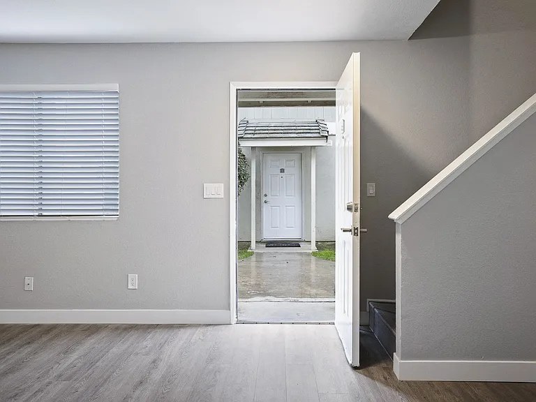 Oak Park Townhomes — Photo 7