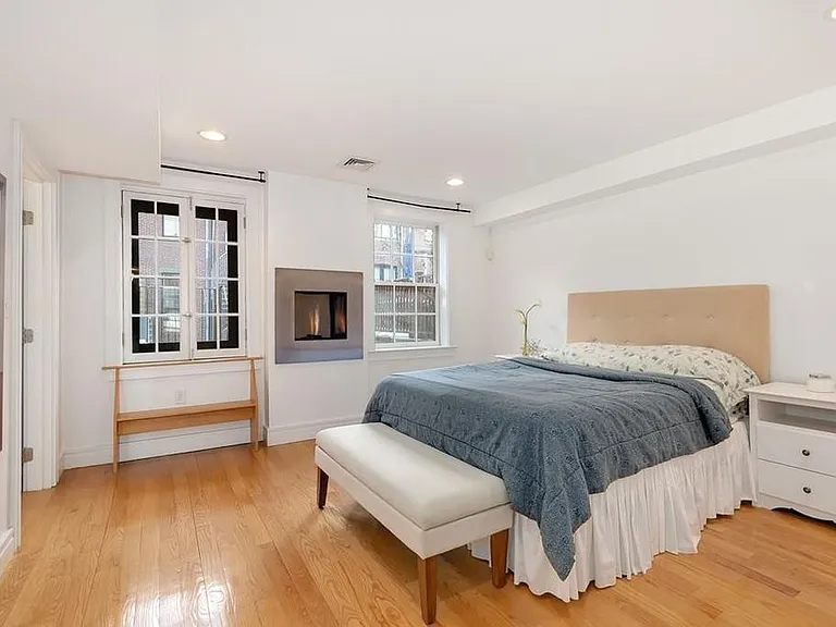 125 Charles St #R2 — Photo 11