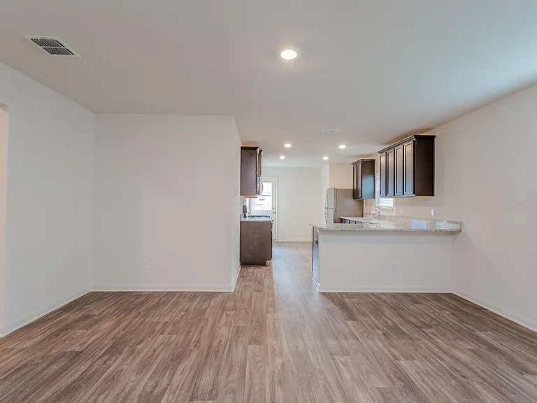 15214 Harbor Lndg — Photo 6