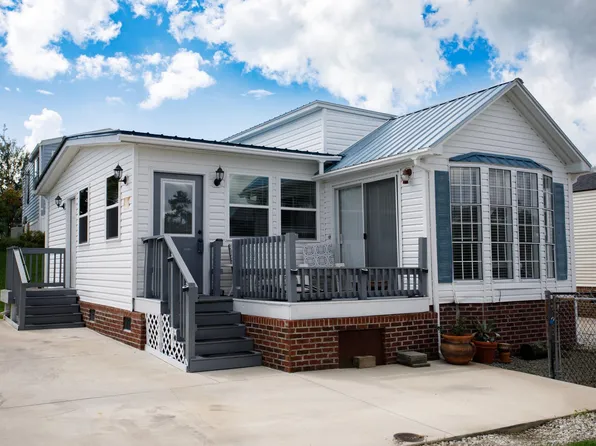 403 Low Tide Dr., North Myrtle Beach, SC 29582
