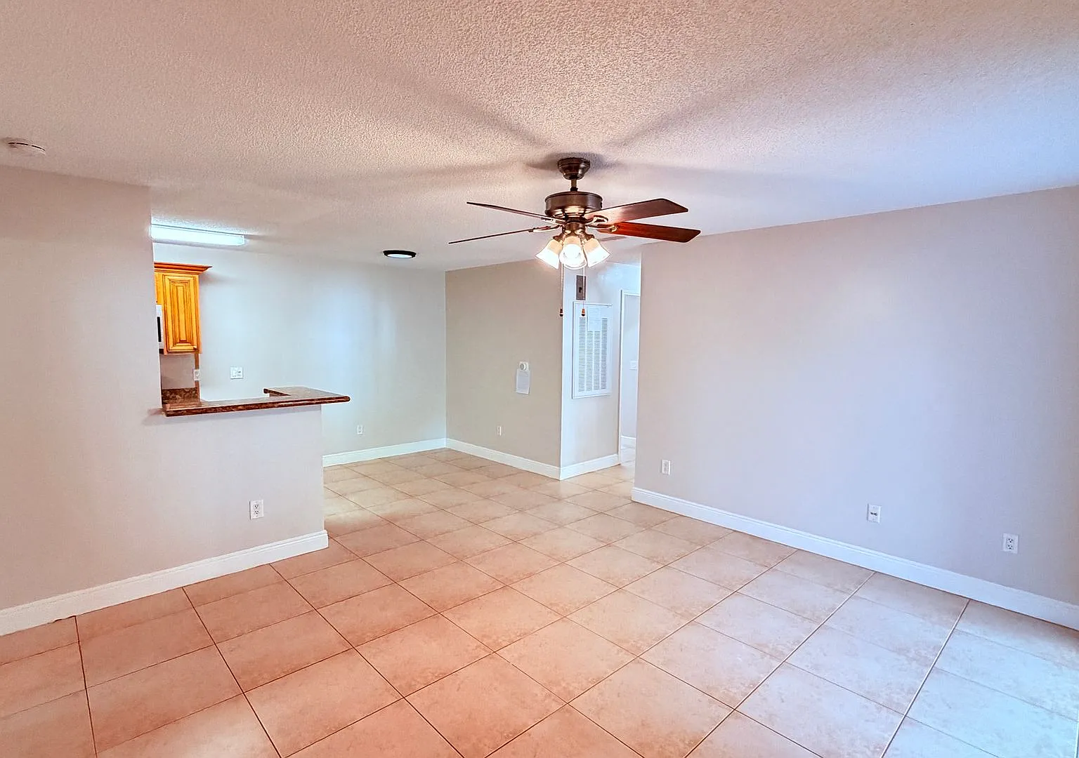 Lake Mary Condo Ready For Move In! — Photo 3