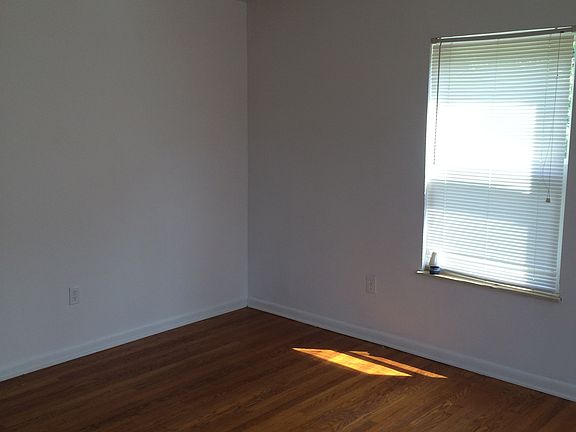 2nd image of 712 Hilltop Dr