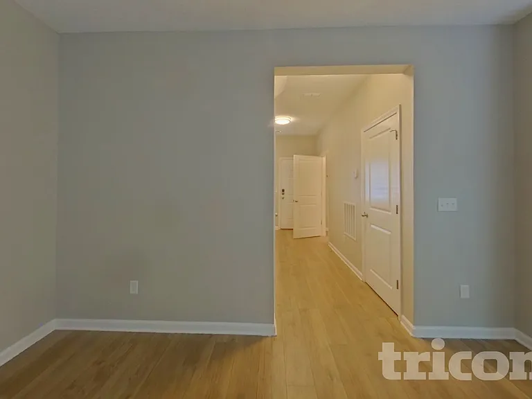 2077 Dutton Island Oaks Way — Photo 3