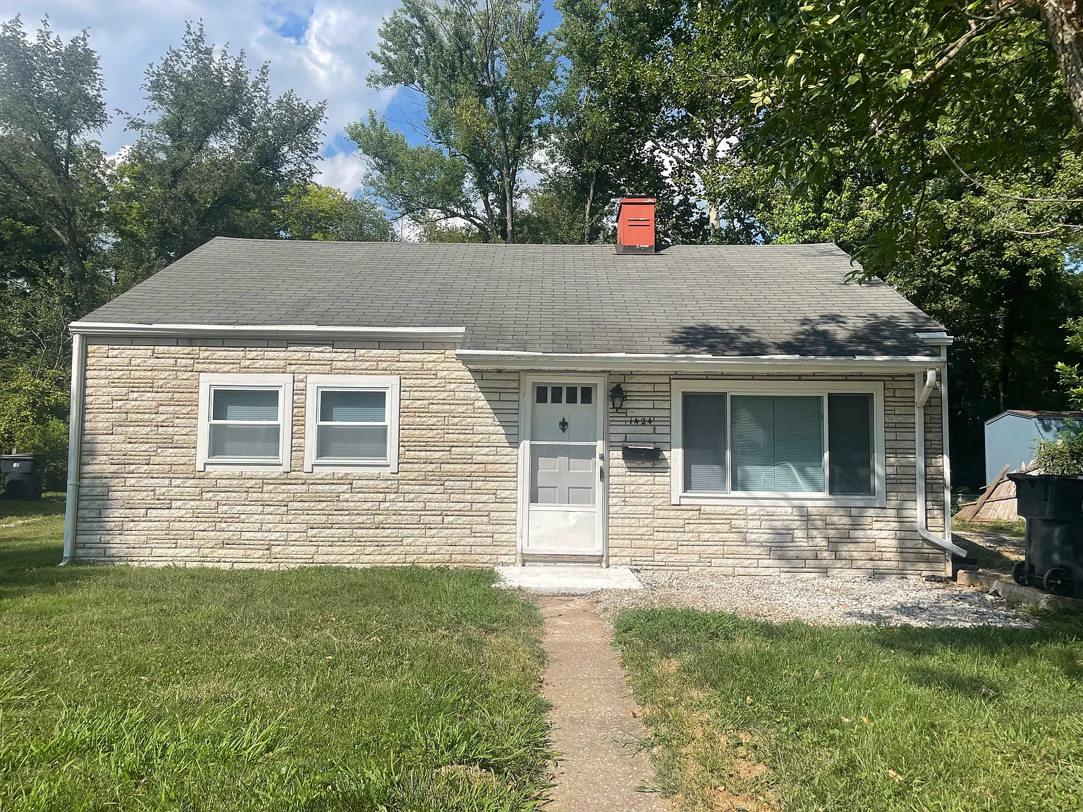 2 bed, 768 sqft, $1,300 — Photo 2