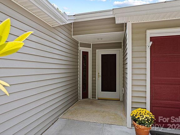 3rd image of 242 Laurel Park Pl