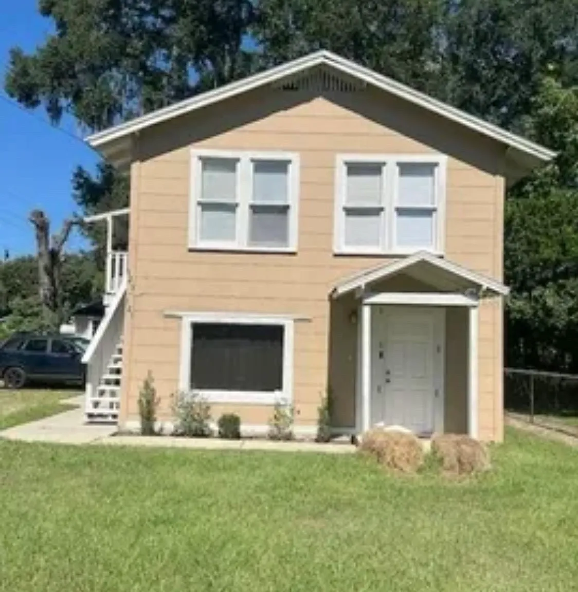 2 bed, 724 sqft, $1,300 — Photo 1