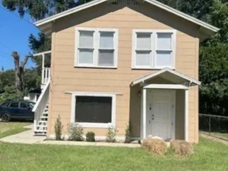 321 & 323 Patterson St W #323