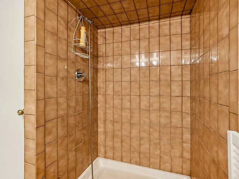 16 Henry St #1 — Photo 12