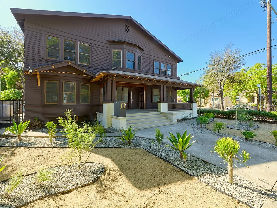 2703 Raymond Ave