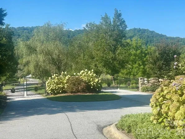 117 Sovereign Ln, Fairview, NC 28730