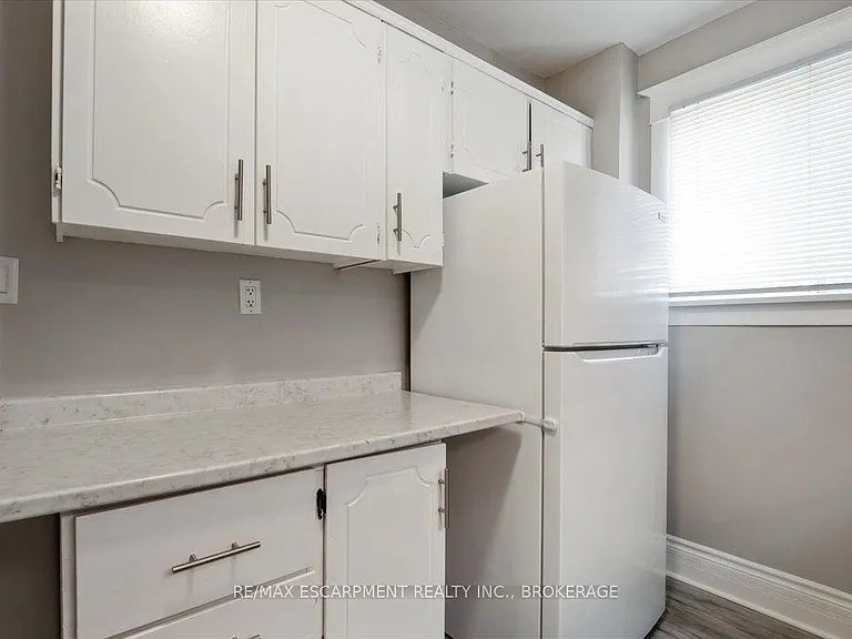 3 Carleton St S #MAIN — Photo 11