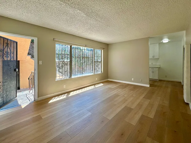 533 W. 75th Street — Photo 3