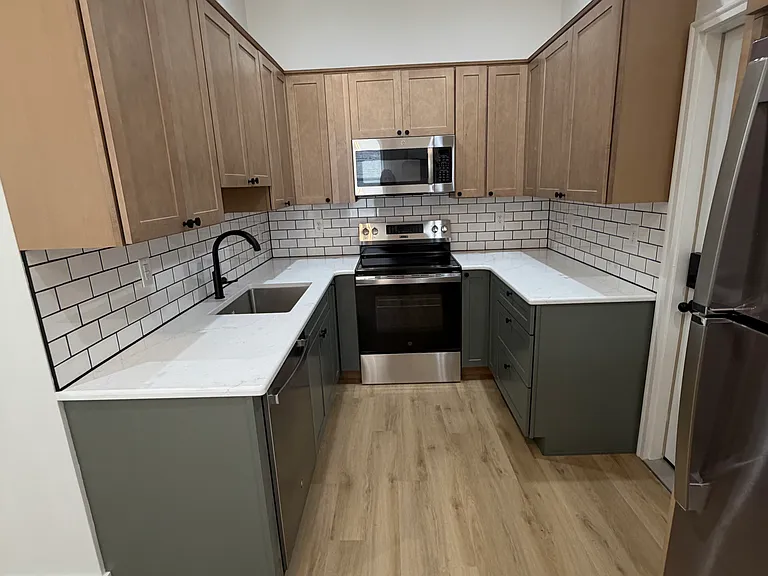 1214 Columbia St #6 — Photo 8
