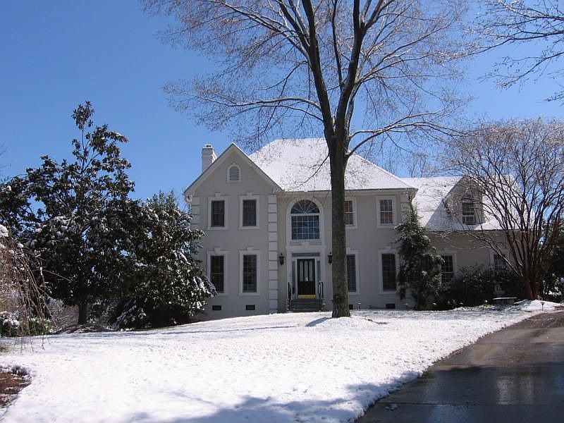 Swimming pool Large yard 