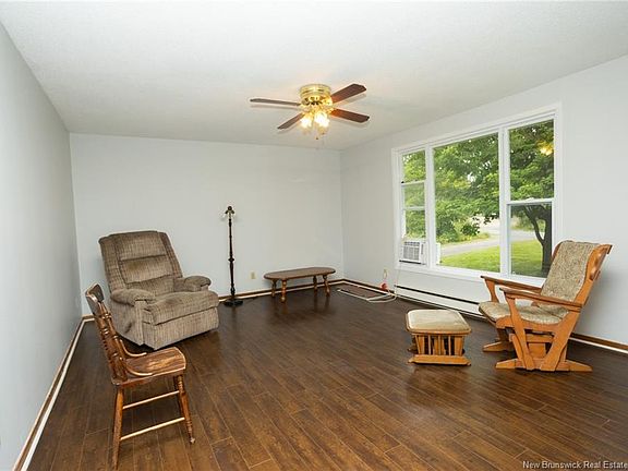 4th image of 9 Ludford Ln