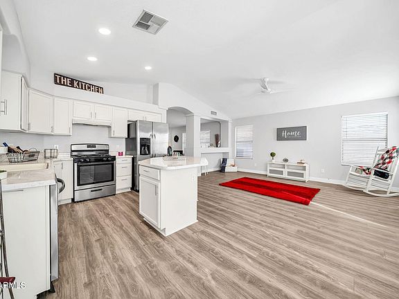 4th image of 20455 N 37TH Avenue